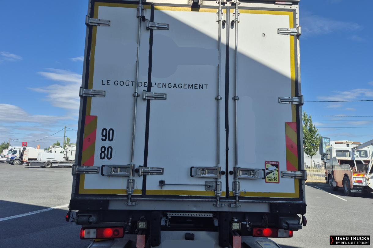 Renault Trucks D Wide 320