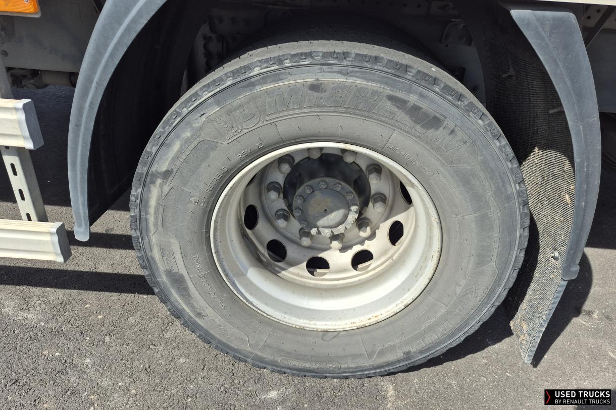 Renault Trucks D Wide 320