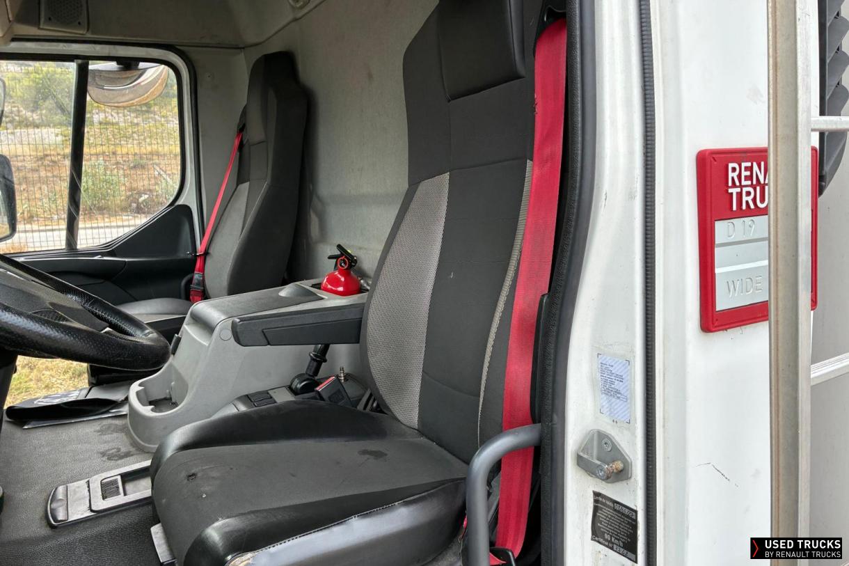 Renault Trucks D Wide 320