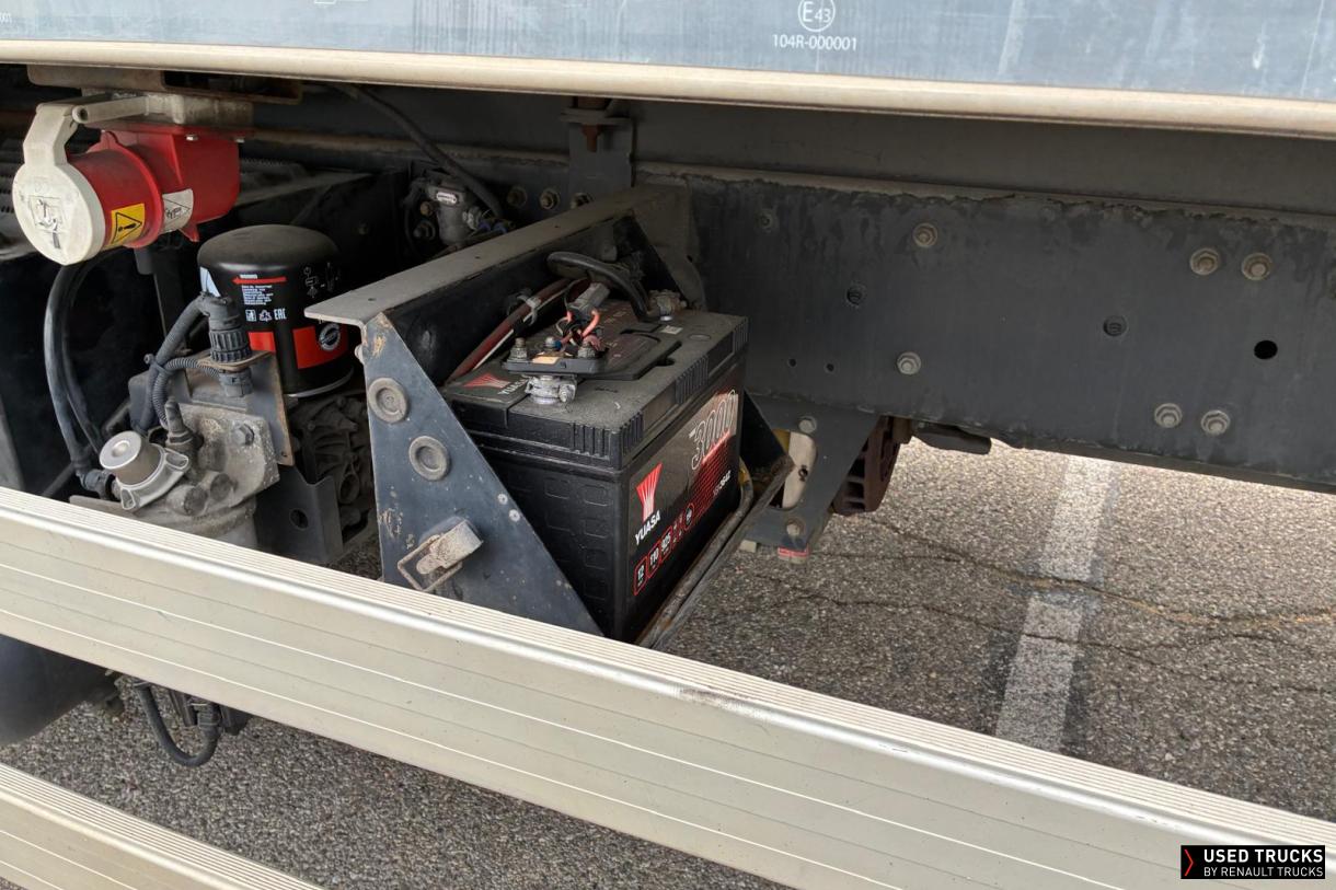 Renault Trucks D Wide 320